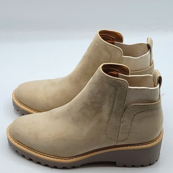 DOLCE VITA RIELLE LUG HIKER SUEDE BOOTS IN TAUPE SIZE 8. - Picture 7 of 16